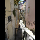 Enge, steile Wege in Lissabon